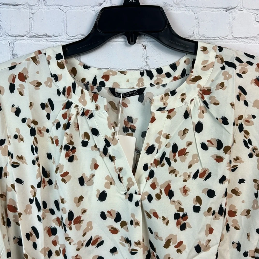 BloomChic Cream and Black Printed Balloon Sleeve V Neck Top Size Large - Picture 4 of 7
